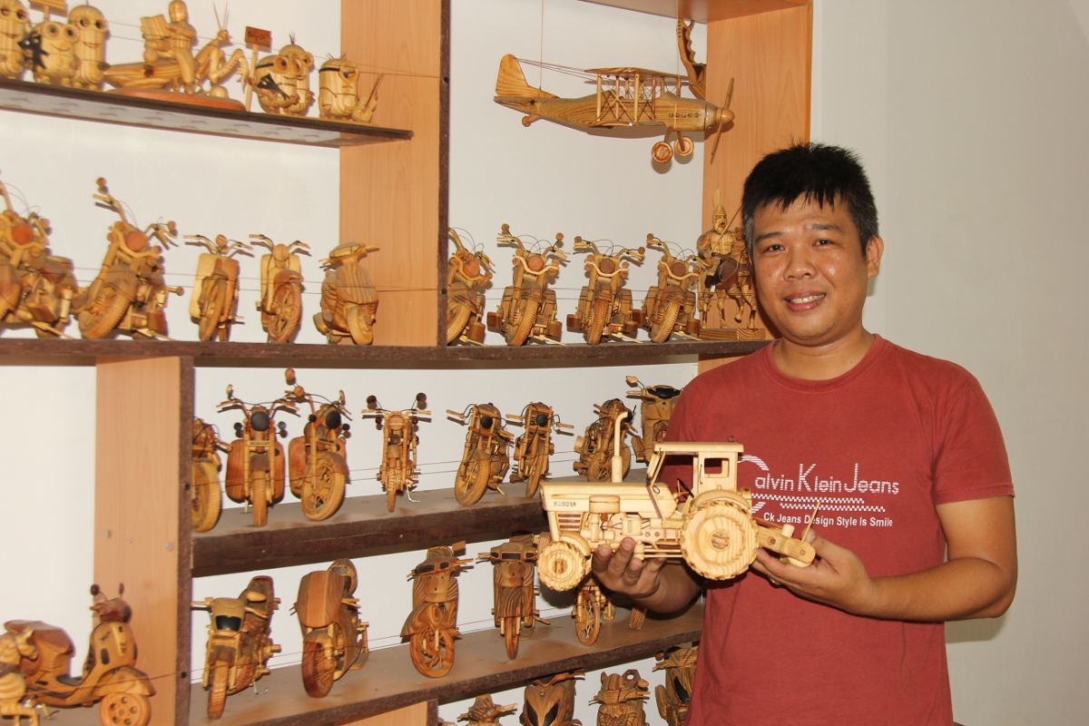 Tài hoa người Sài Gòn chế xe gỗ mô hình siêu đẹp